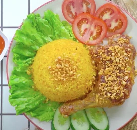 Hình ảnh Cơm gà góc tư chiên sốt mắm tỏi