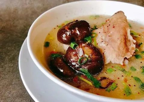 Hình ảnh Cháo sườn heo nấu nấm