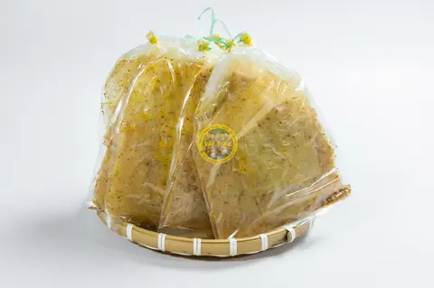 Hình ảnh Bánh tráng muối nhuyễn tỏi cay vàng