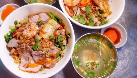 Hình ảnh Hủ tiếu mì xá xíu khô