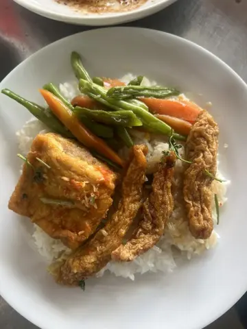 Hình ảnh Cơm đậu hủ chả cá