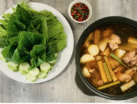 Hình ảnh Lẩu gà hầm sả