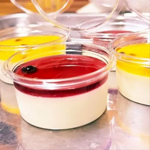 Hình ảnh Panna cotta dâu tây