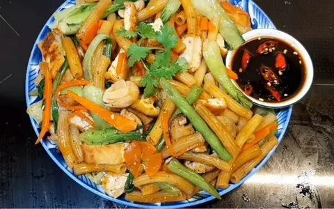 Hình ảnh Nui xào thập cẩm