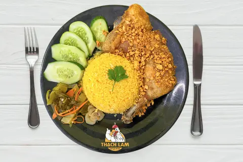 Hình ảnh Cơm đùi lớn góc tư mắm tỏi phi