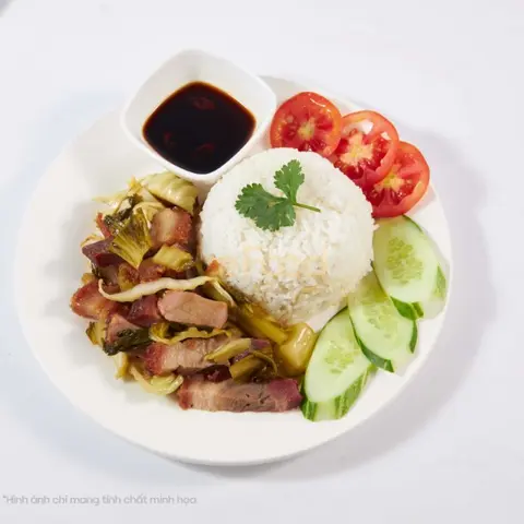 Hình ảnh Cơm heo quay xào dưa cải