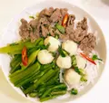 Hình ảnh Bún thái thịt bò và cá viên
