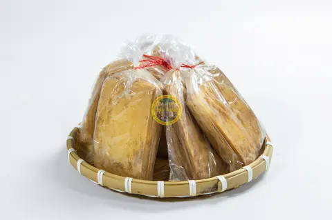 Hình ảnh Bánh tráng muối nhuyễn tiêu đen vuông nhỏ