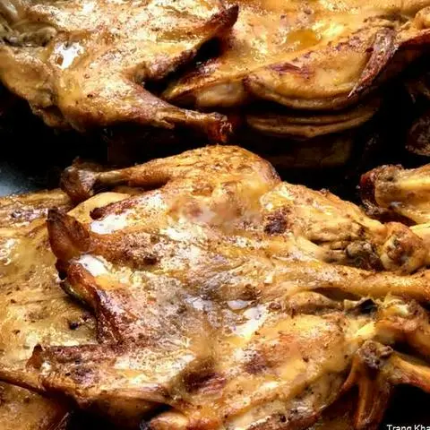 Hình ảnh 1con gà nướng mật ong +Tặng 5 xôi chiên +rau ăn kèm
