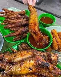 Hình ảnh Gà nướng bbq to - 6 chân gà cháy - đủ đồ phụ