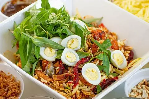 Hình ảnh Bánh tráng trộn truyền thống