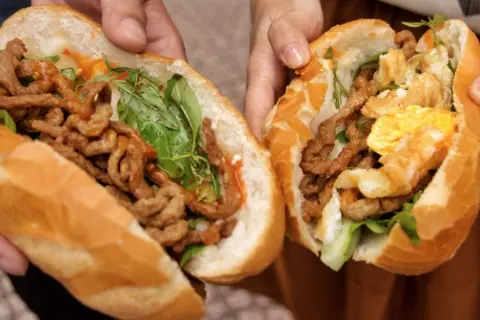 Hình ảnh Bánh mì chả trứng