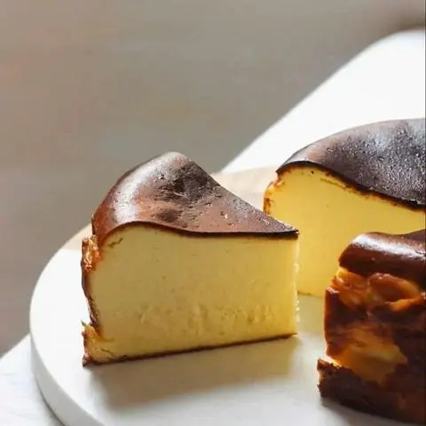 Hình ảnh Basque burnt cheesecake