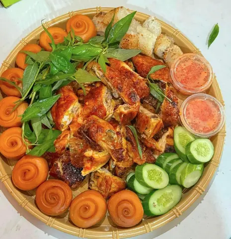 Hình ảnh Combo gà nướng nguyên con - 10 bánh bao