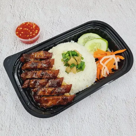 Hình ảnh Cơm Ba Rọi Rút Sườn Xốt Tiêu