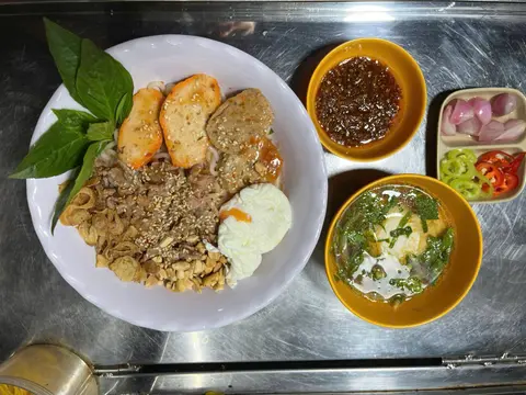 Hình ảnh Bún bò Huế khô