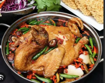 Hình ảnh Lẩu gà nguyên con