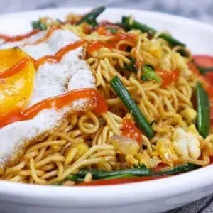 Hình ảnh Mì xào trứng xúc xích