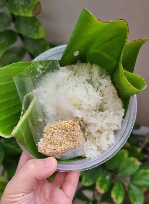 Hình ảnh Xôi khúc muối mè