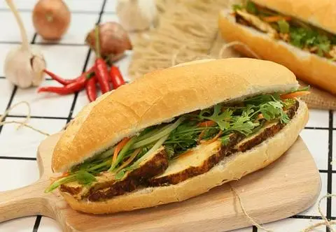 Hình ảnh Bánh mì gà quay