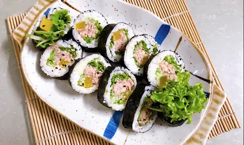 Hình ảnh Cơm cuộn cá ngừ sốt mayonaise