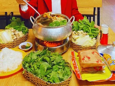 Hình ảnh Lẩu gà hầm sâm
