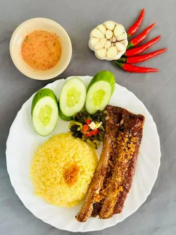 Hình ảnh Cơm sườn que nướng