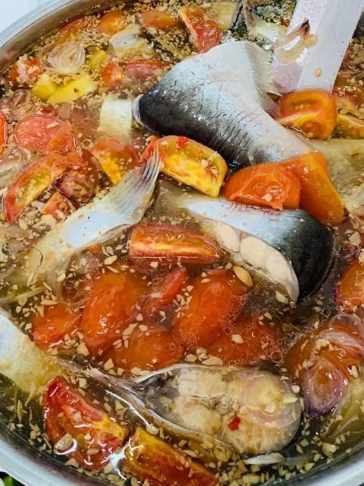 Hình ảnh Cơm canh chua cá hú