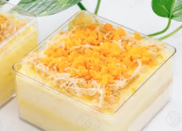 Hình ảnh Bánh bông lan trứng muối hộp