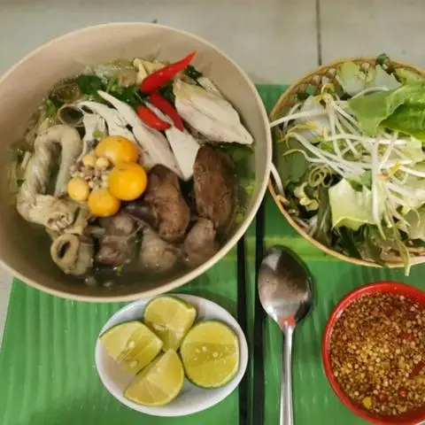 Hình ảnh Bún gà và lòng gà trứng non