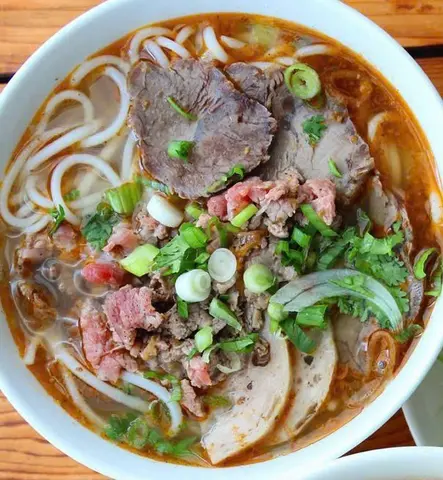 Hình ảnh Bún bò nạm - chả - tái