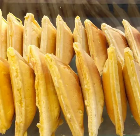Hình ảnh Hot dog phô mai - xúc xích