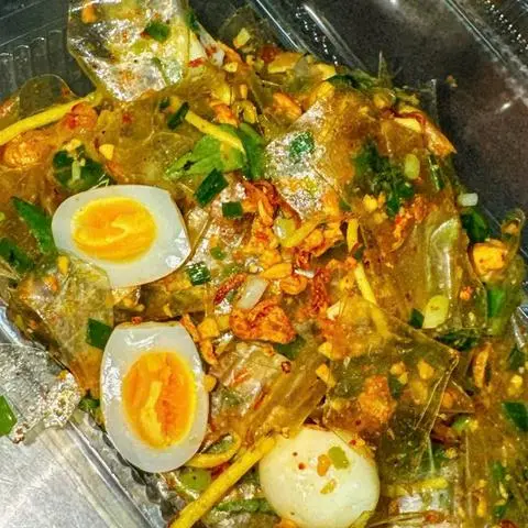 Hình ảnh Bánh tráng trộn full mỡ hành tóp mỡ