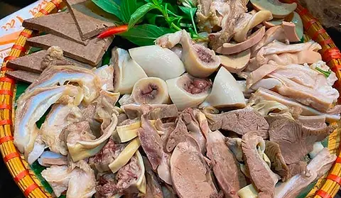 Hình ảnh Lòng heo thập cẩm phần 2 người ăn