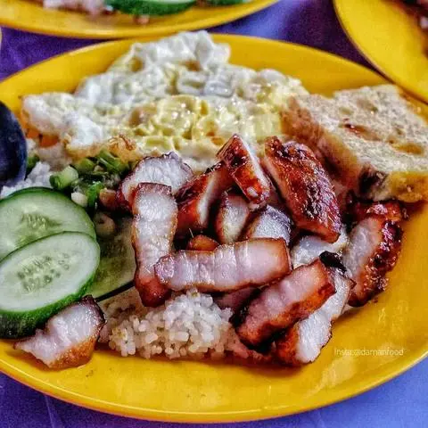 Hình ảnh Cơm ba rọi nướng chả trứng