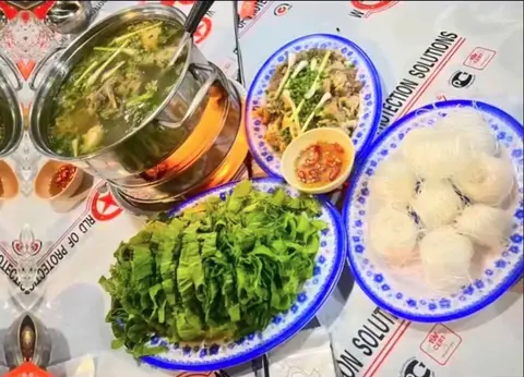 Hình ảnh Lẩu gà lòng thả