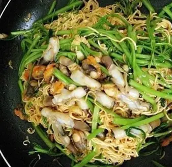 Hình ảnh Mì xào ốc móng tay