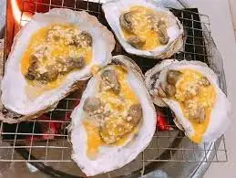 Hình ảnh Hàu nướng sốt trứng muối 2 con