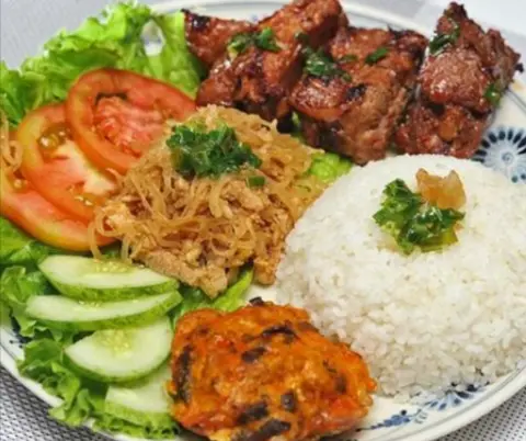 Hình ảnh Cơm sườn bì chả