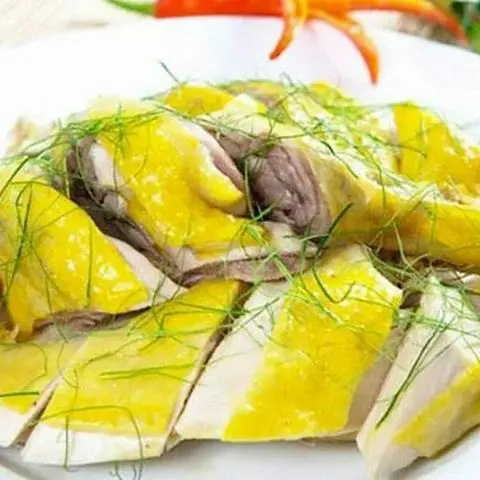 Hình ảnh Gà chặt góc tư và gỏi
