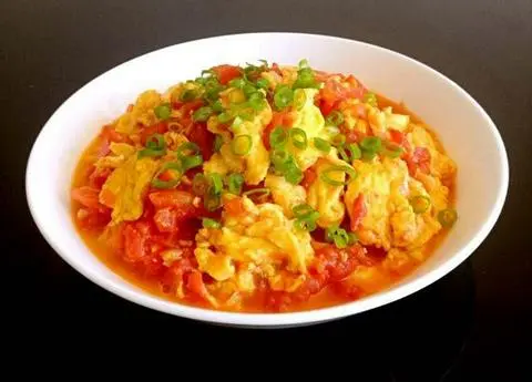 Hình ảnh Cơm trứng chiên cà chua - hành lá
