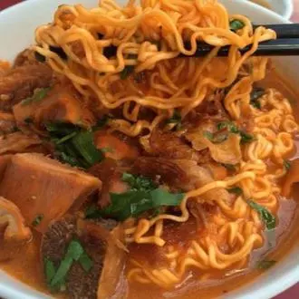 Hình ảnh Phá lấu bò mì tôm