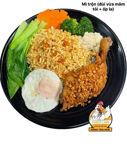 Hình ảnh Mì trộn đùi vừa mắm tỏi - ốp la