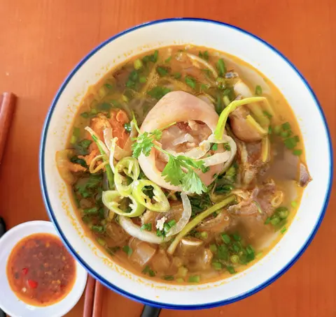 Hình ảnh Bún bò huế thập cẩm
