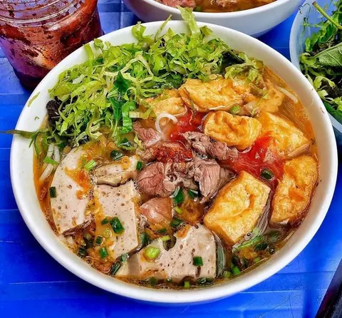 Hình ảnh Bún riêu cua bò giò Hà Nội