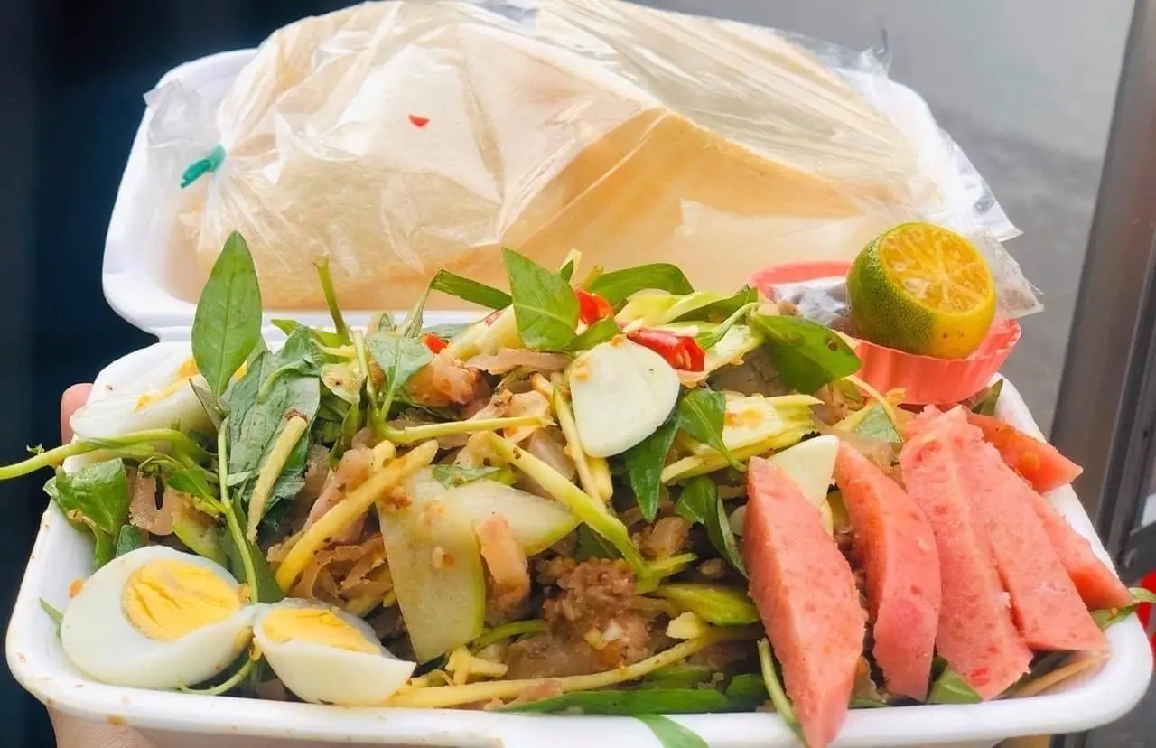 Hình ảnh Tré trộn nem chua