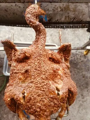 Hình ảnh Gà nướng muối ớt da giòn
