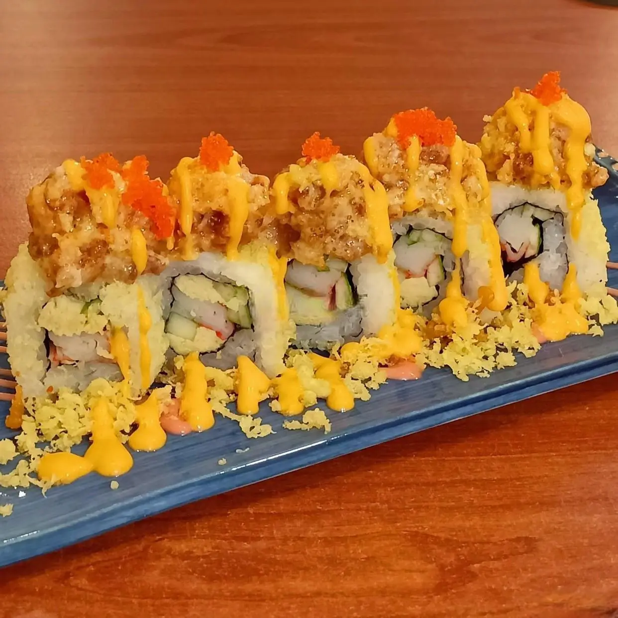Hình ảnh Sake Kawa Tobiko Roll (Da Cá Hồi Trộn Trứng Tôm Mayo Cuộn)