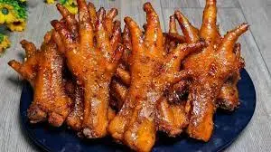 Hình ảnh Chân gà cháy tỏi 10 cái kèm đồ phụ