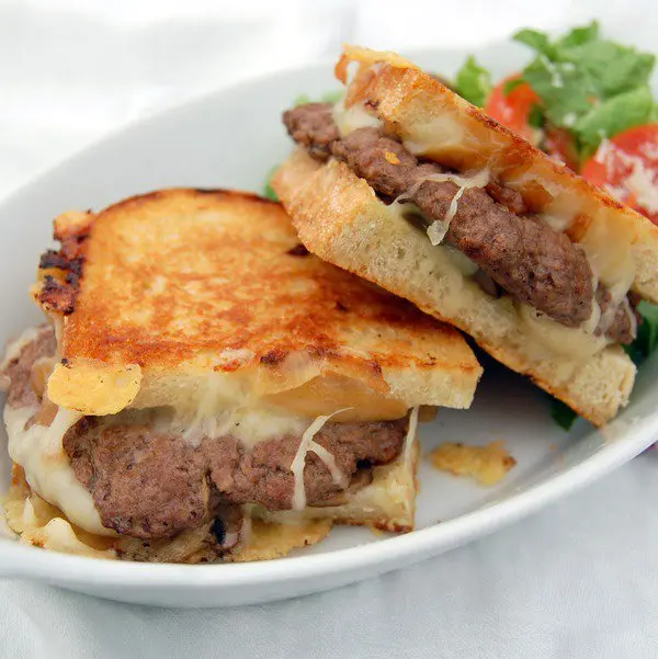 Hình ảnh Combo sandwich bò - nước ngọt